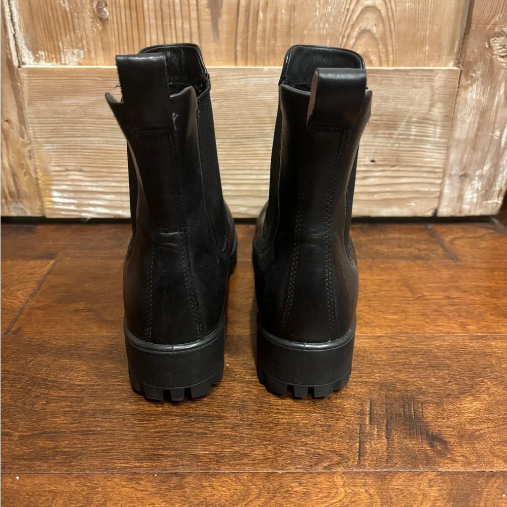 Ecco Black Leather Pull On Chelsea Ankle Boots